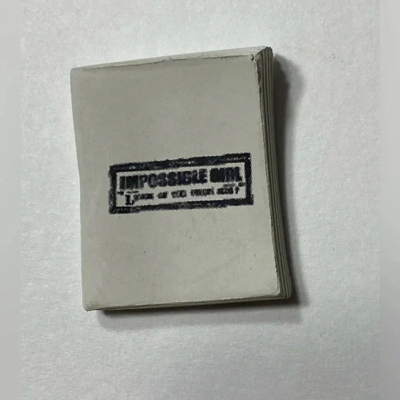 FREE w/ PURCHASE of Doctor Who Titans Vinyl Figures - Random Accessories 🤷♂️❓ - Picture 2 of 4